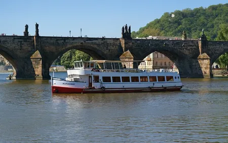 Valentine’s Cruise for Couples with Dinner & Bottle of Prosecco