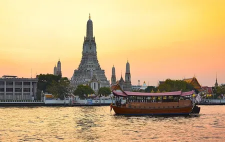 Manohra 5-Star Luxury Dinner Cruise with Pre-Canapés in Bangkok