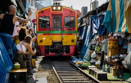 Private Tour to Railway Market and Damnoen Saduak Floating Market