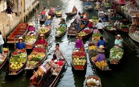 Floating Market Damnoen Saduak and Meklong Railway Market: Half Day Tour