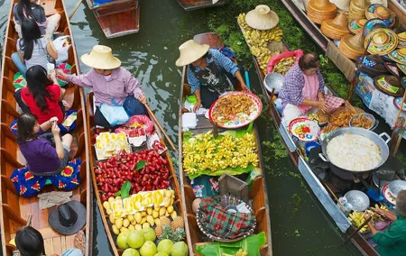 Bangkok: Floating Market and Train Tour with Guide in Spanish and English