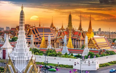 Cultural Bangkok: Grand Palace & Three Iconic Temples Tour
