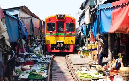 Full-Day Floating Market and Maeklong Railway Market Private Tour from Bangkok