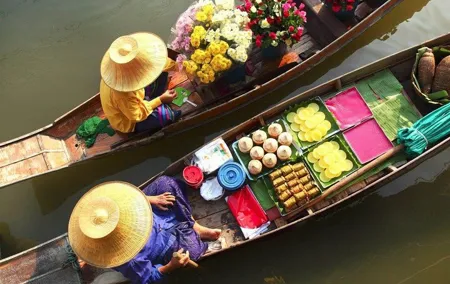 Damnern Saduak Floating Market, Grand Palace and Wat Phra Keo Tour from Bangkok