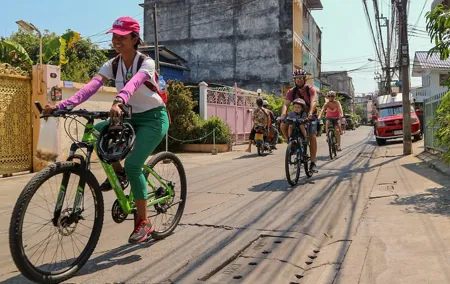 Explore Bangkok by Bike & Boat with Lunch