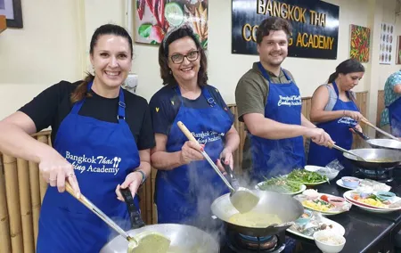 Choose 5 Dishes: Half-Day Cooking Class in Sukhumvit with Market Tour