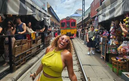 Private Tour: Premium Service Train Market & Floating Market