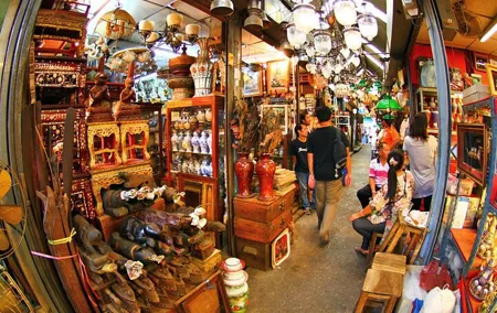 Private Exclusive Guided Chatuchak Weekend Market Shopping Tour