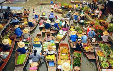 Bangkok: Railway and Floating Market Tour + Dragon Temple