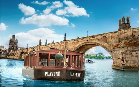 Charles Bridge: River Boat Cruise & Guided Tour ️with PragueWay