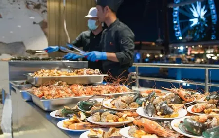 Bangkok Planate Dinner Cruise Experience