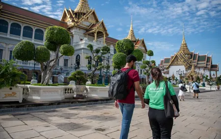 Grand Palace & Wat Phra Kaew Walking Tour with Professional Guide