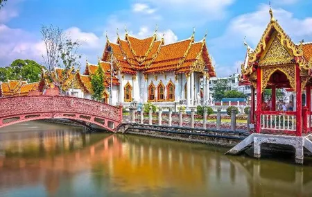 Â BANGKOK - Visit of the Temples and the Flower Market. Half day ITA guide