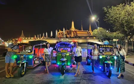 2-hour Bangkok Old City Night Tour on CHOB TUK TUK + Food Tasting