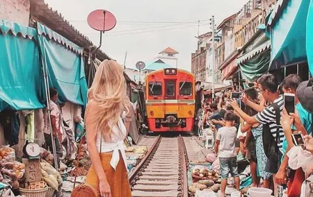 Maeklong Railway & Floating Market Tour (Private & All-Inclusive)