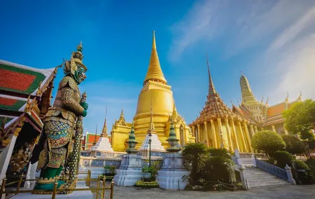 Royal Grand Palace Emerald Buddha and Reclining Buddha Group Tour