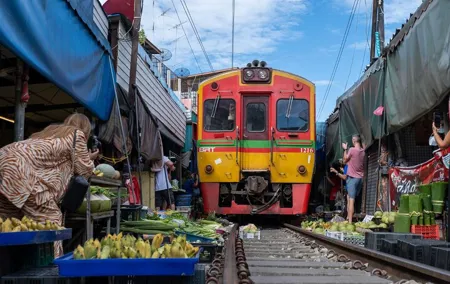 Bangkok: Damnoen Saduak Market and Maeklong Railway Market