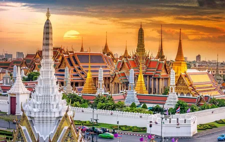Amazing Bangkok Tour with Grand Palace, Emerald Buddha & Wat Arun