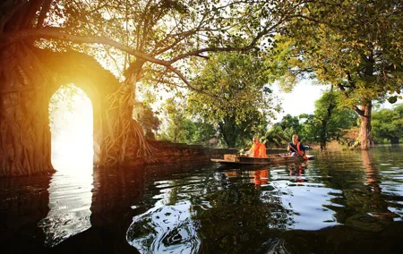 Ayutthaya Sunset Boat & UNESCO Temples: Multi-language private tour from Bangkok