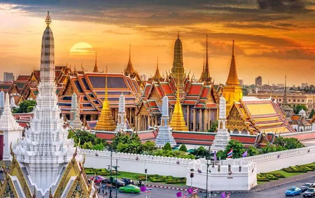 Amazing Bangkok Tour with Grand Palace, Emerald Buddha & Wat Arun