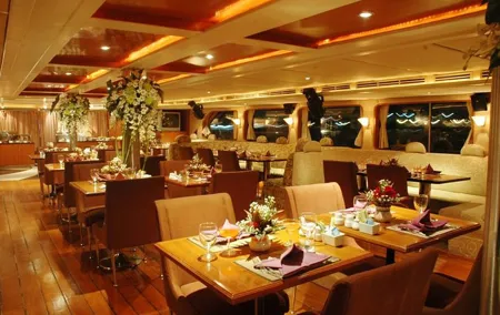 Grand Pearl Bangkok Dinner Cruise with & Hotel Transfer