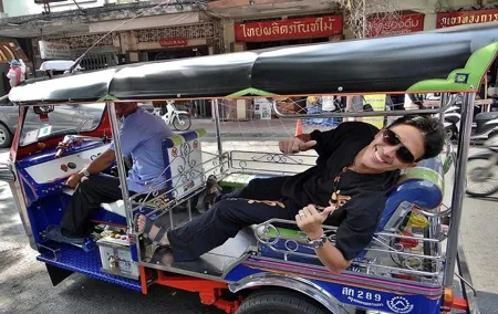 Private Bangkok Night Tour by Tuk Tuk with Dinner