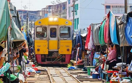 Bangkok - Damnoen Saduak and Train Market Private Tour