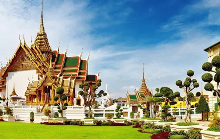 Bangkok: City Highlights Temple and Market Walking Tour