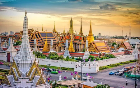 Amazing Bangkok Tour : Royal Grand Palace, Wat Phra Kaew and Wat Arun (SHA Plus)