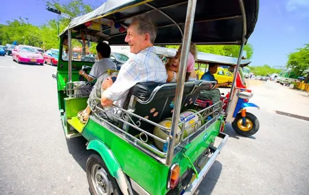 Bangkok Tuk Tuk Walk & Temple Tour With Wat Pho, Arun & Traimit