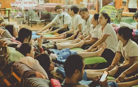Experience Bangkok at Night with Streetfood Dinner & Foot Massage
