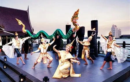 BBQ and Seafood Buffet Dinner on the Riverside with Thai Show