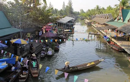 From Bangkok : Thaka Floating Market