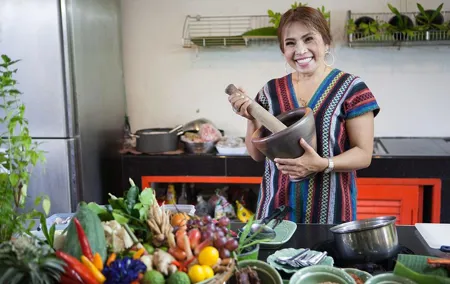 Scenic Boat Ride & Private Thai Cooking Class in Bangkok with Aoy