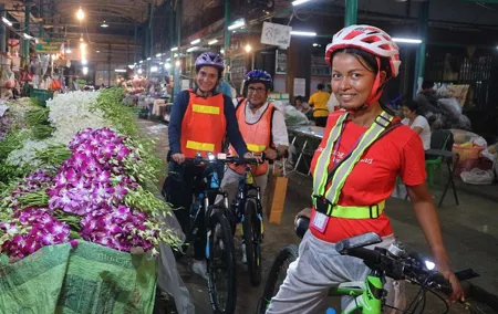 Bike Bangkok at Night with Thai Dinner