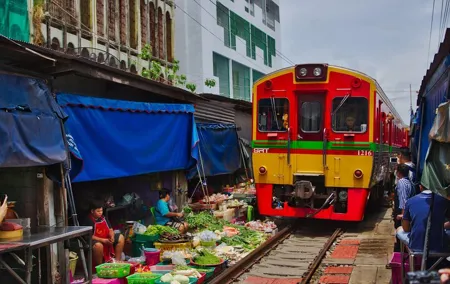 Private Floating Market and Maeklong Railway Market Day Tour