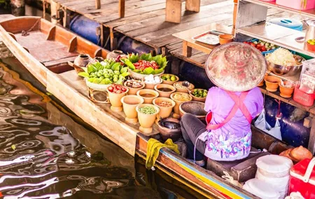 Private - Damnoen Saduak Floating Market & Railway Market Tour