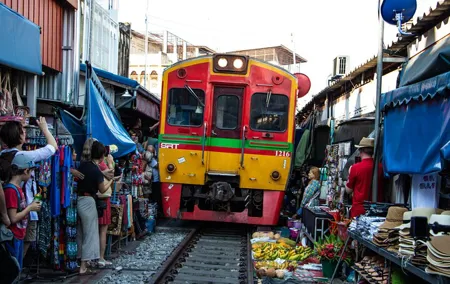 Private tour : Railway & Floating Market and the Bridge over river Kwae