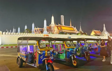 Tuk-tuk Private Tour in Bangkok by Night with Chinatown meal