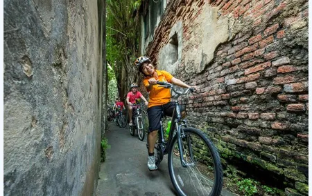Past and Present Bike Tour of Bangkok