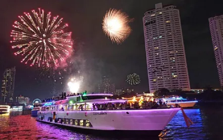 Grand Pearl Dinner Cruise along Chao Phraya River with Pickup