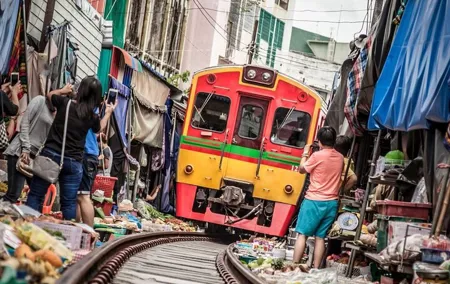 Bangkok Damnoen Saduak, Train Market, Mahanakhon Skywalk