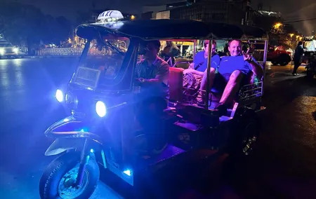 Private Bangkok Romantic Evening Tour by TukTuk