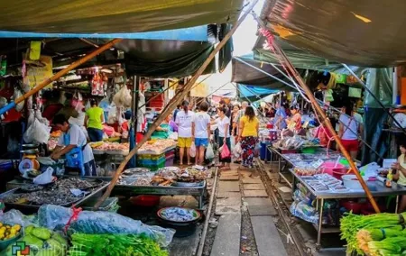 Bangkok: Join Tour Train Market - Damnern Saduak Floating Market