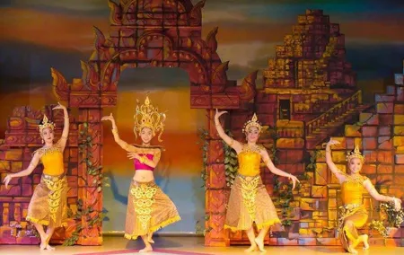 Nopparat Thai Classical Dance & Restaurant Admission Ticket