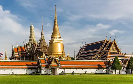 Old Bangkok Royal Palace and Temples with China Town