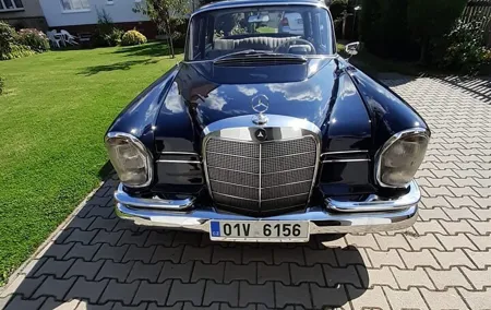 Retro Mercedes Prague Tour