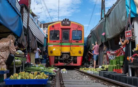 Tour in Maeklong Railway, Floating Market and Ayutthaya
