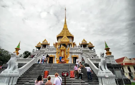 Bangkok Tour By Selfie Expert : LittleIndia, WatTraimit, WatPho