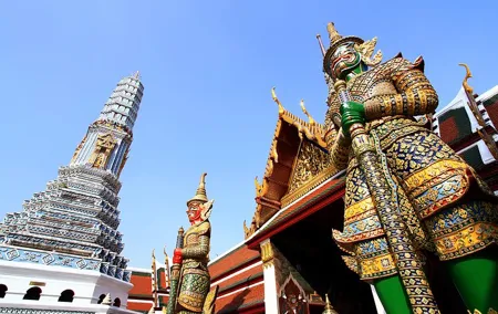 Grand Palace , Thai dance & Fun street walk in Bangkok